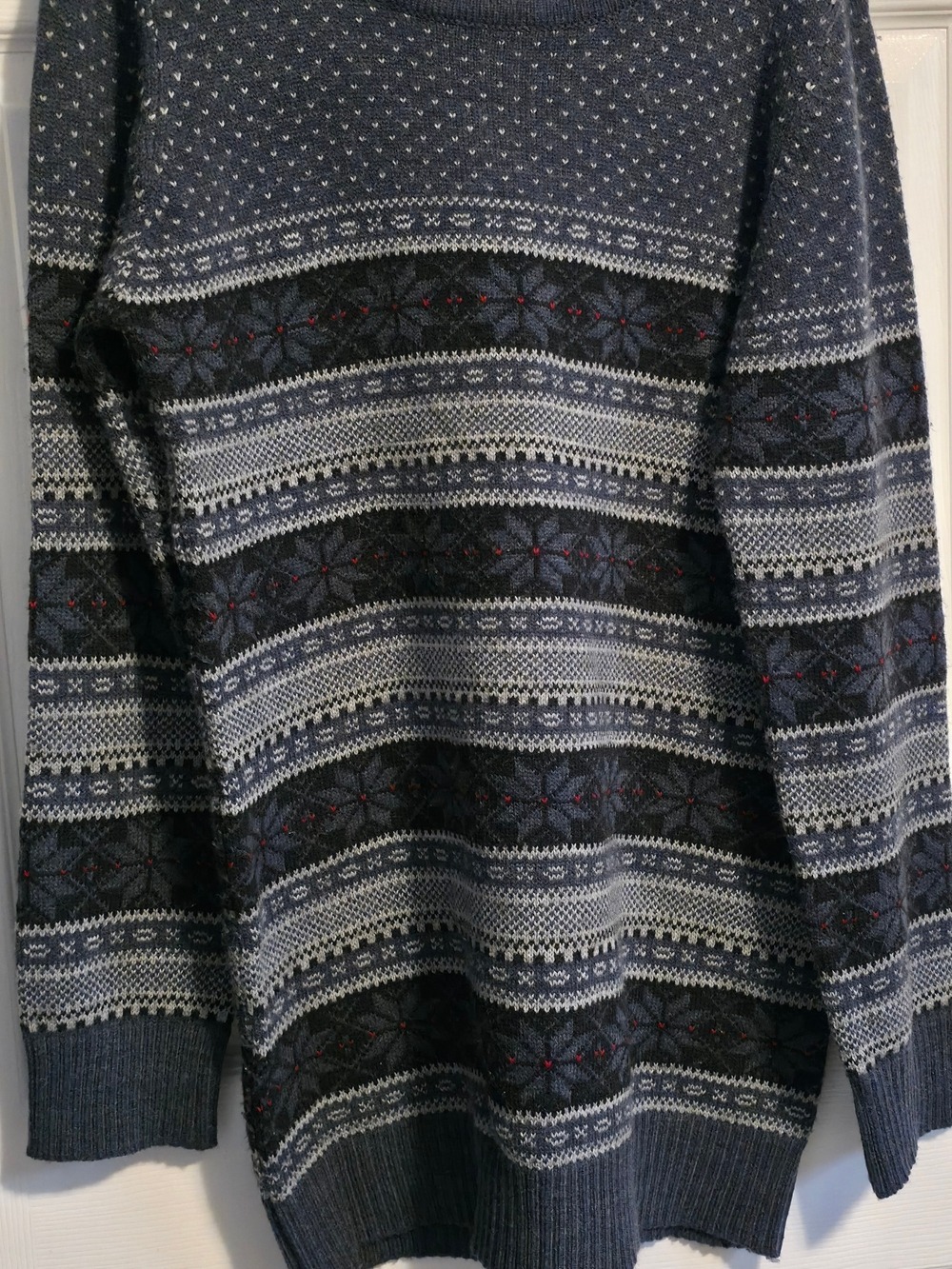 4/$67 Deal! Cozy Jules & James Crewneck Sweater in Navy and Gray